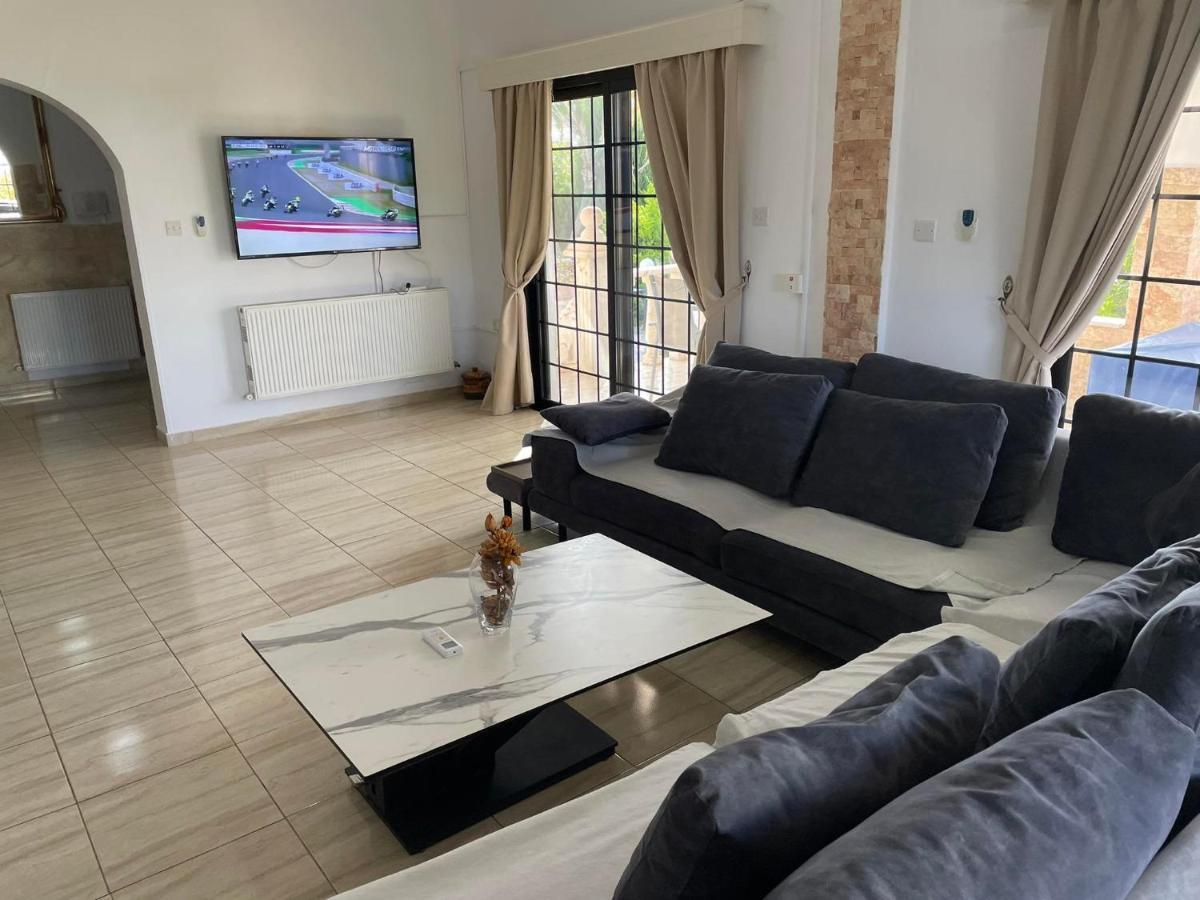 Villa Ocean Stones 1Km From Main Coral Bay Beach Peyia Extérieur photo