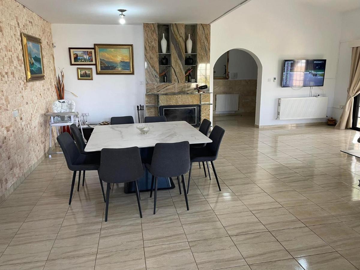Villa Ocean Stones 1Km From Main Coral Bay Beach Peyia Extérieur photo
